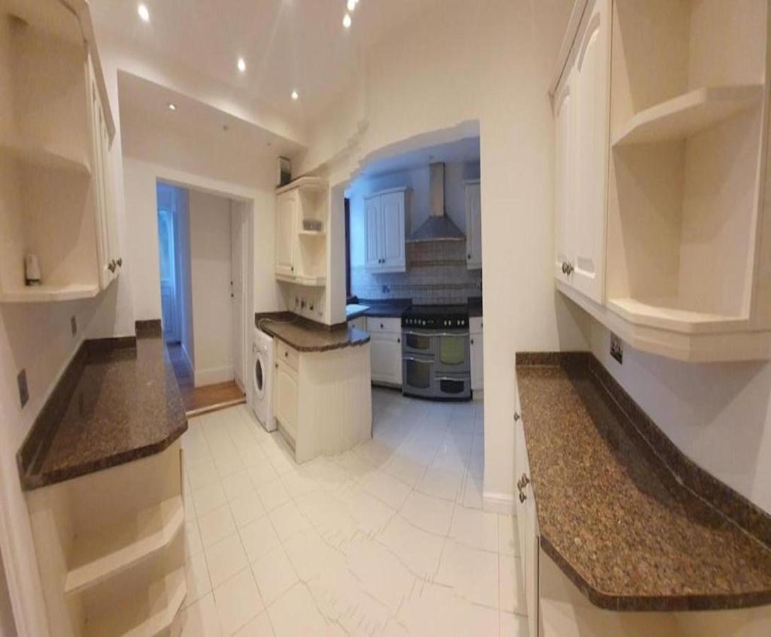 Oyo Timi Holiday Homes Лондон Екстер'єр фото